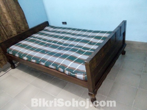 Single wood bed